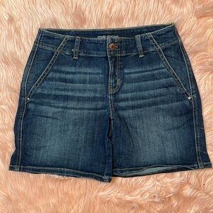 Maurice’s Woman’s Dark Wash Jean Short Size 8